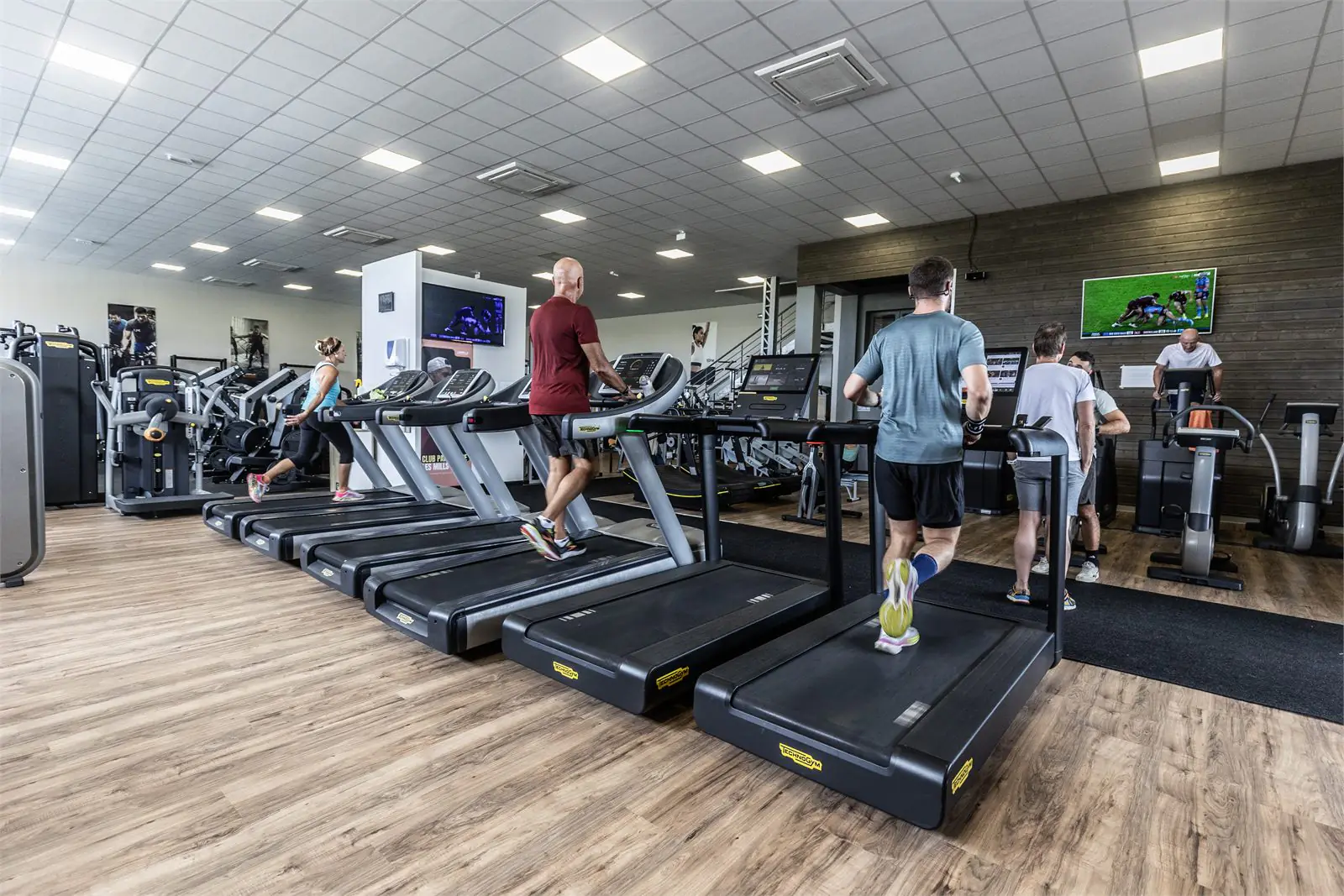 Espace Musculation et Cardio du Garden Fitness : tapis de course et machines